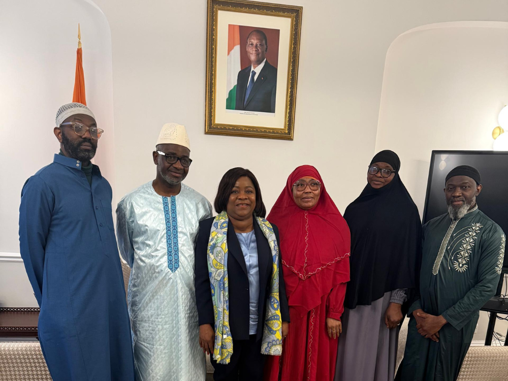 Une délégation de la Communauté Musulmane de Peckham reçu par Mme l'Ambassadeur